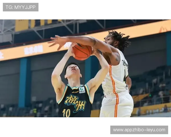 孙铭徽再展灵动组织风采 引领球队攻势升级 孙铭徽再展灵动组织风采 引领球队攻势升级